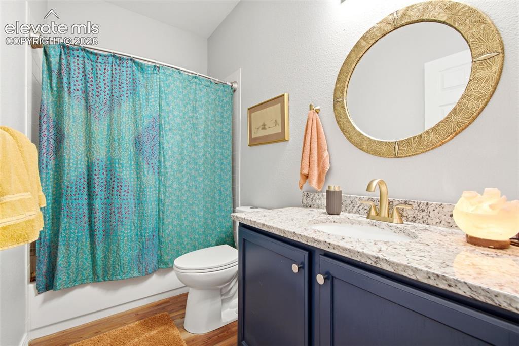 Image 17 of 49: Bathroom