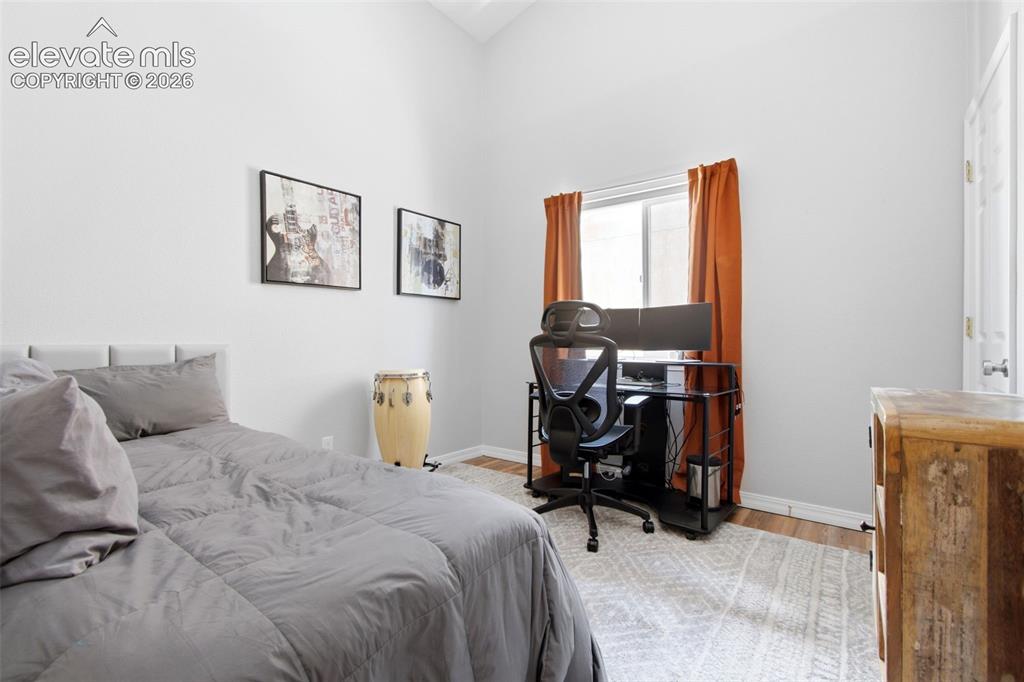 Image 18 of 49: Bedroom