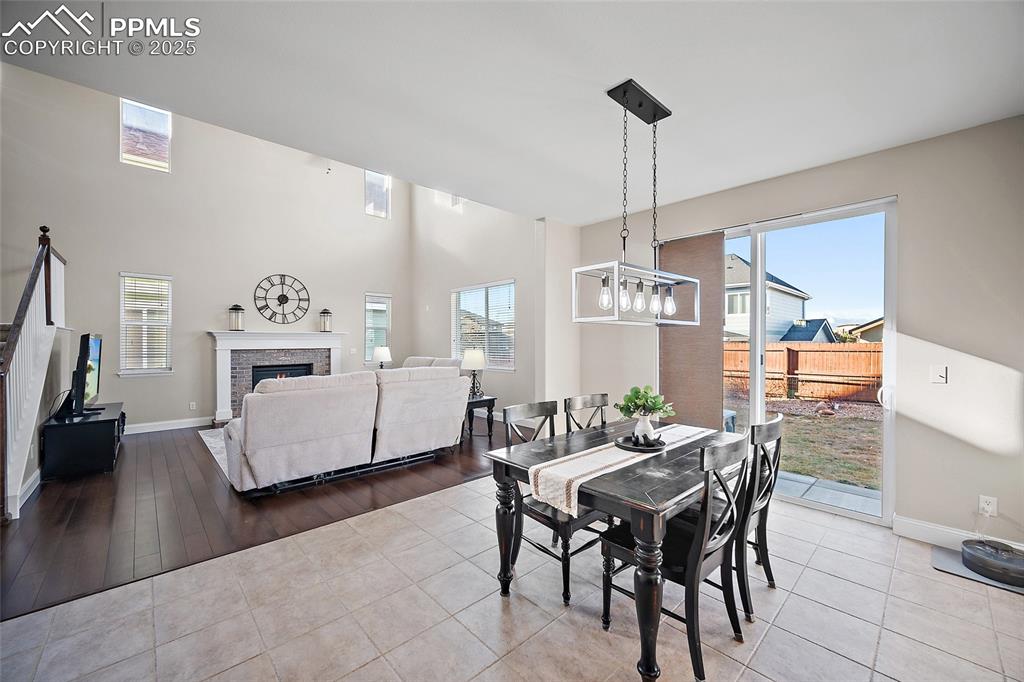 Image 12 of 50: Dining Area