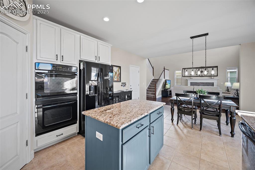 Image 16 of 50: Kitchen