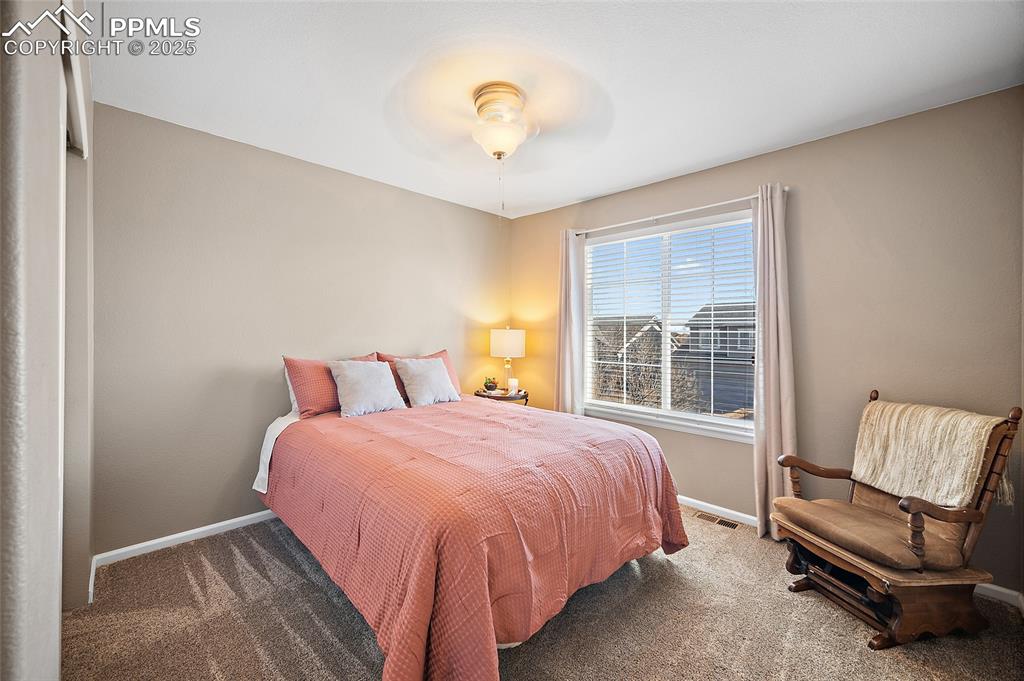 Image 22 of 50: Bedroom