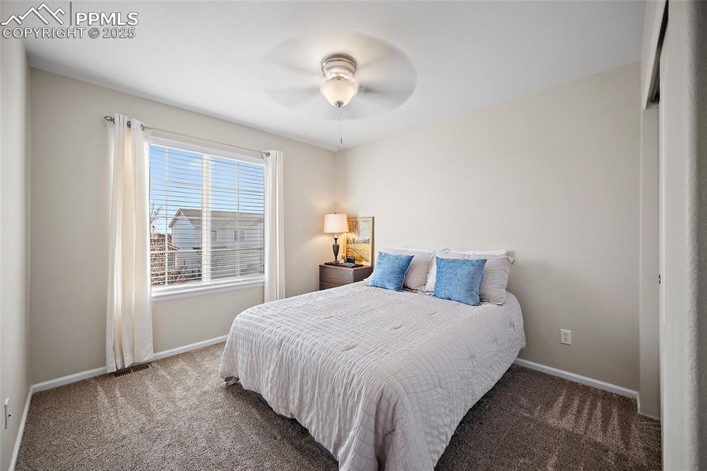 Image 23 of 50: Bedroom