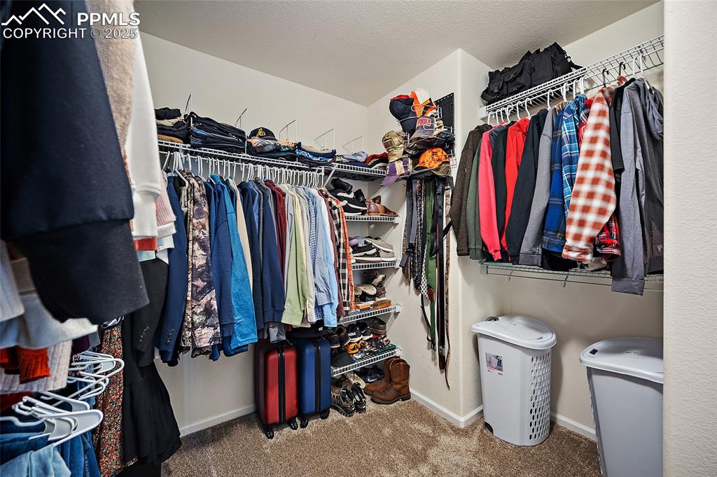 Image 32 of 50: Closet