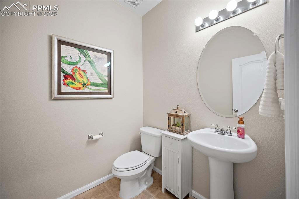 Image 6 of 50: Bathroom