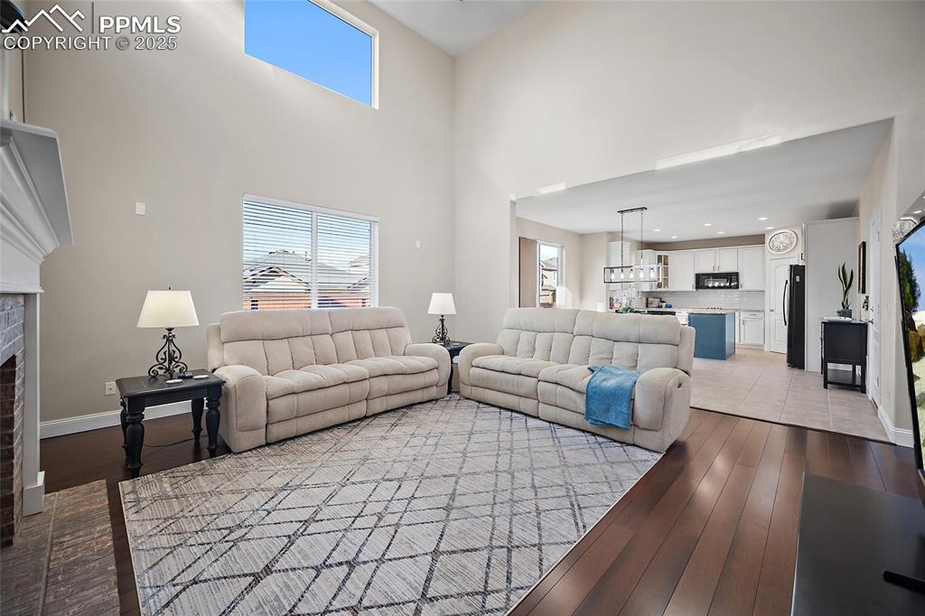 Image 9 of 50: Living Room