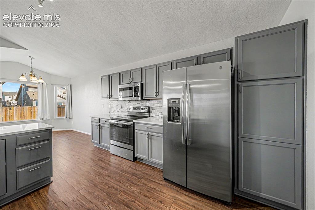 Image 6 of 19: Kitchen