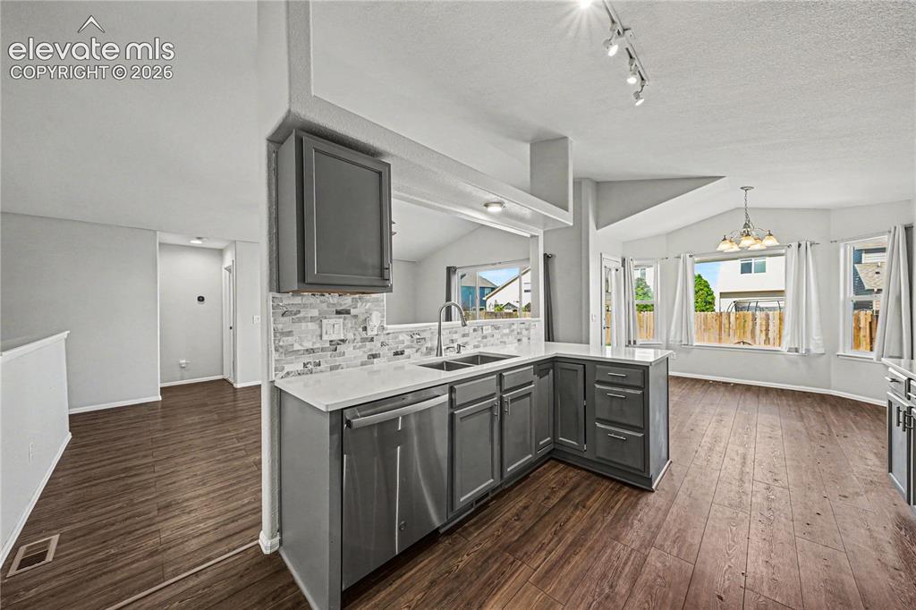 Image 7 of 19: Kitchen
