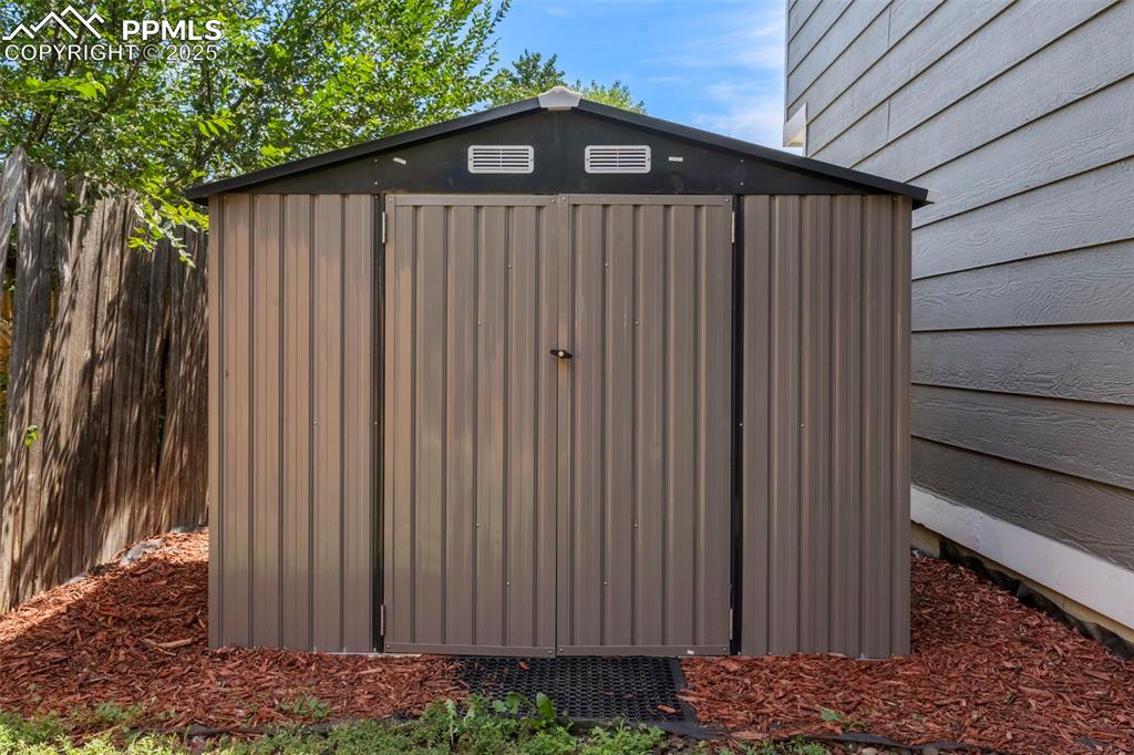 Image 21 of 24: View of shed