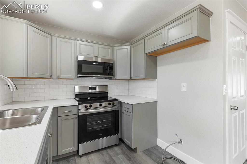 Image 13 of 29: Kitchen