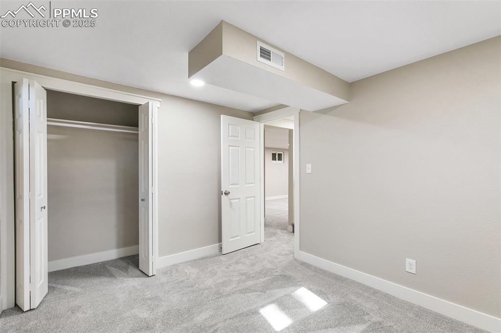 Image 25 of 29: Bedroom