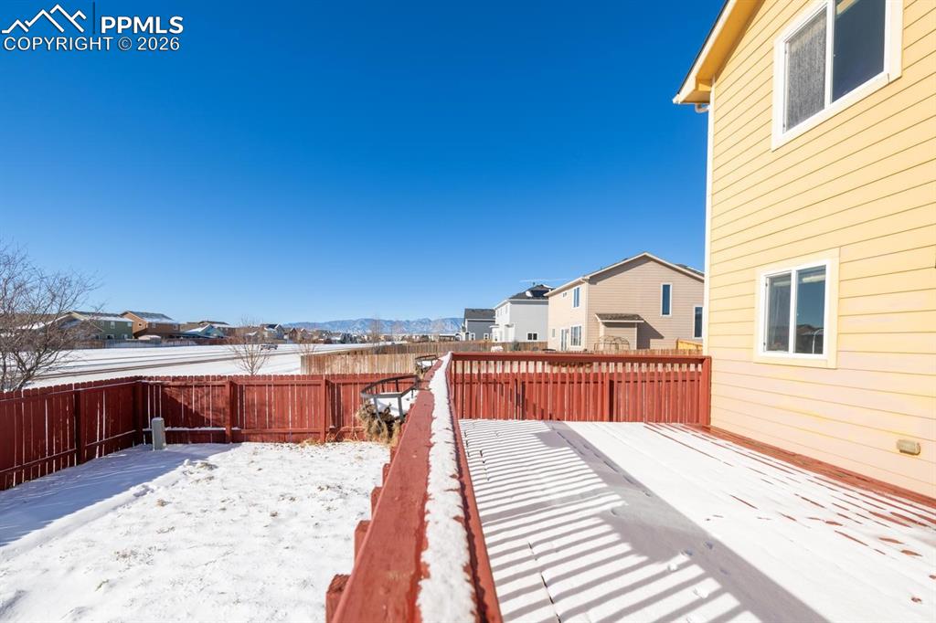 Image 32 of 43: Deck