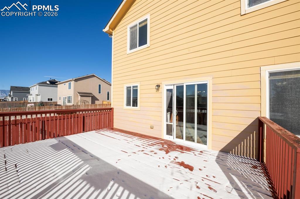 Image 33 of 43: Deck