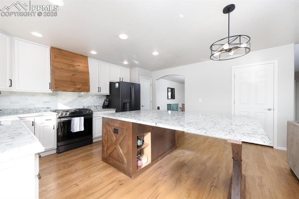 Image 4 of 43: Kitchen