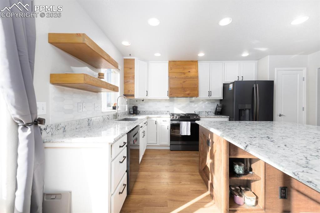 Image 5 of 43: Kitchen