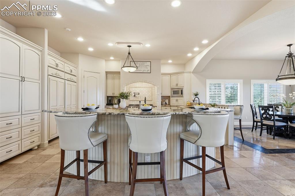 Image 13 of 50: Kitchen