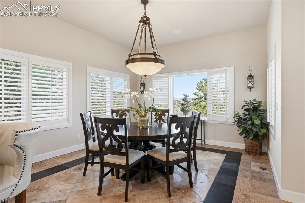 Image 19 of 50: Dining Area