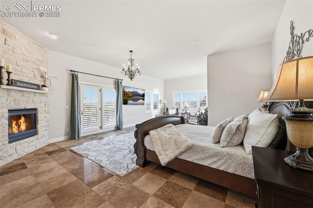 Image 21 of 50: Bedroom