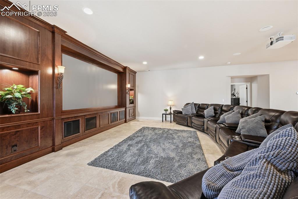 Image 37 of 50: Living Room