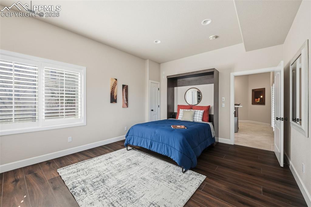 Image 42 of 50: Bedroom