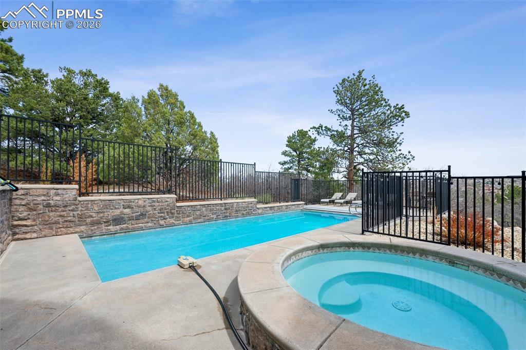 Image 49 of 50: Pool