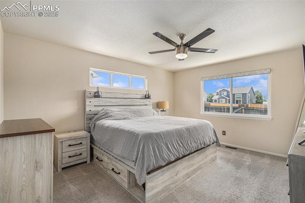 Image 12 of 30: Bedroom