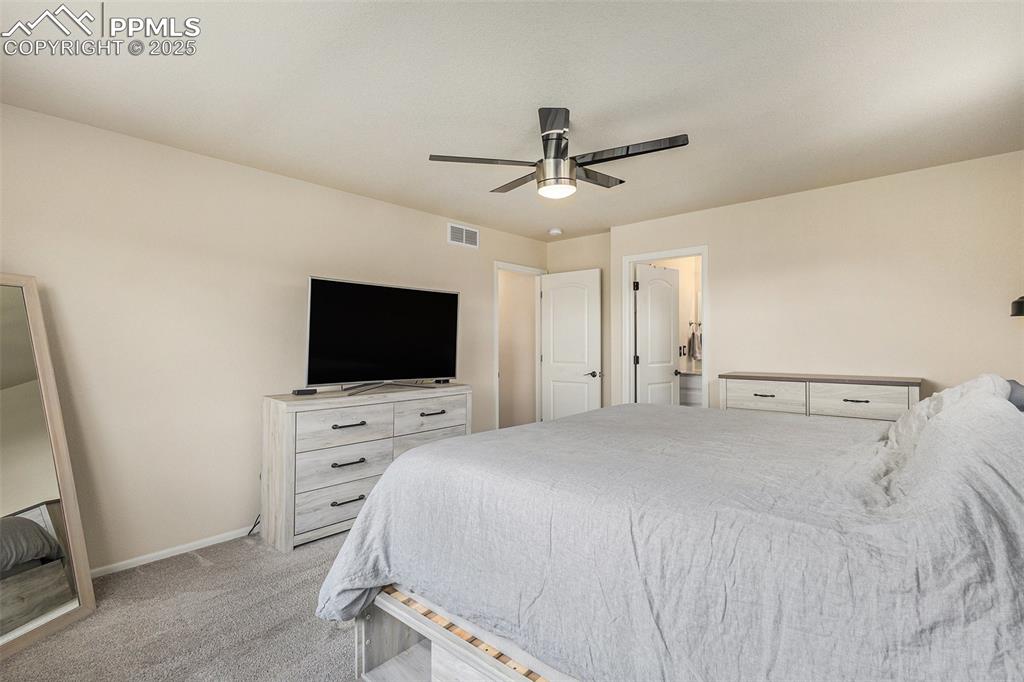 Image 13 of 30: Bedroom