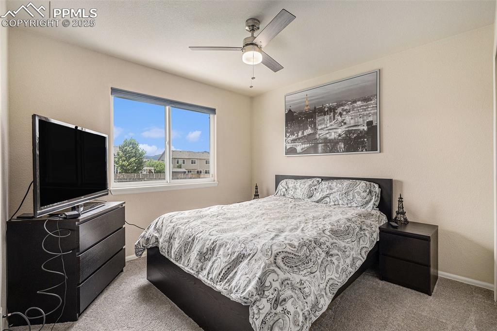 Image 16 of 30: Bedroom
