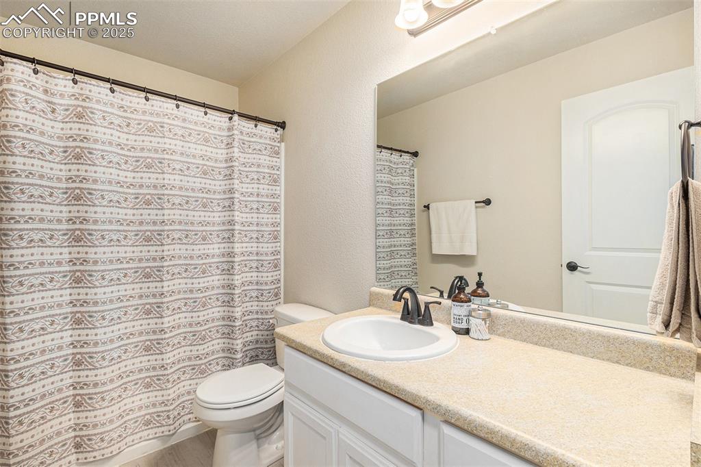 Image 17 of 30: Bathroom