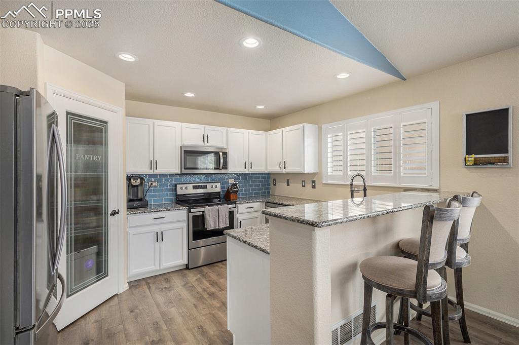 Image 8 of 30: Kitchen