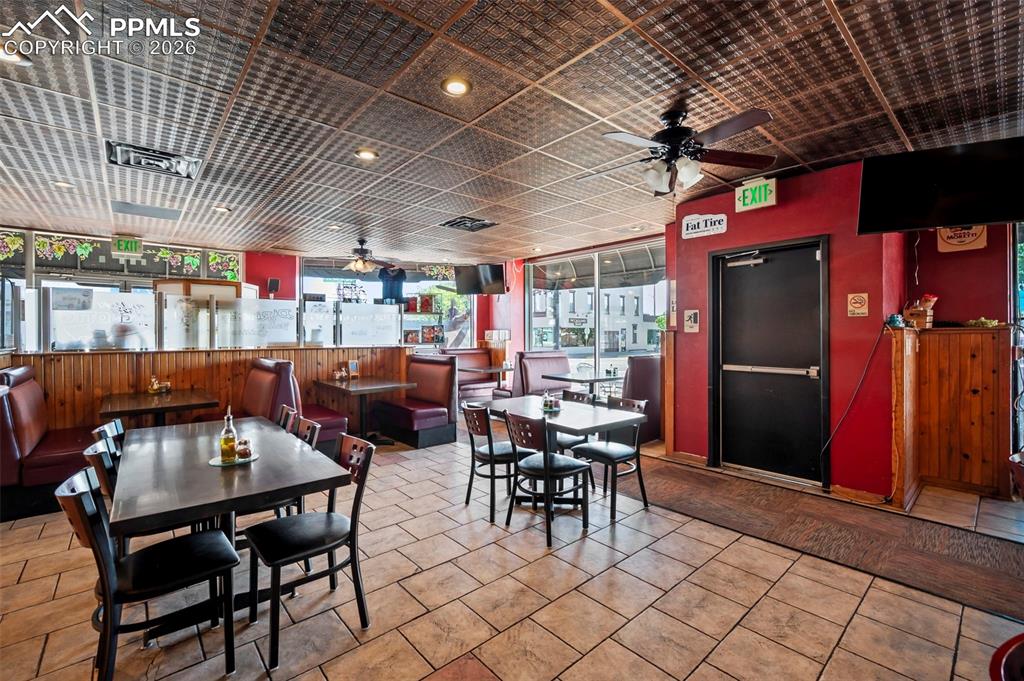 Image 18 of 41: Dining Area