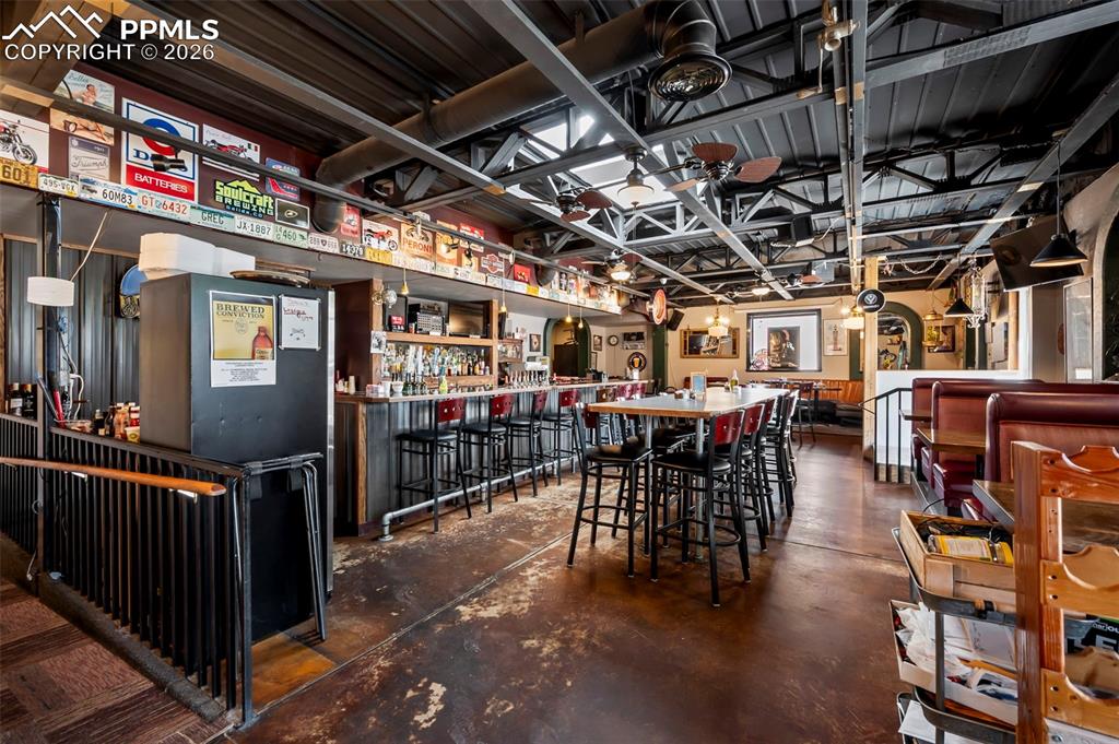 Image 21 of 41: Dining Area