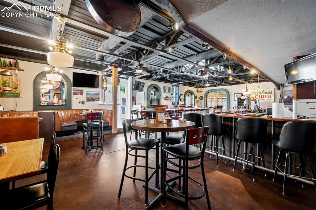 Image 25 of 41: Dining Area