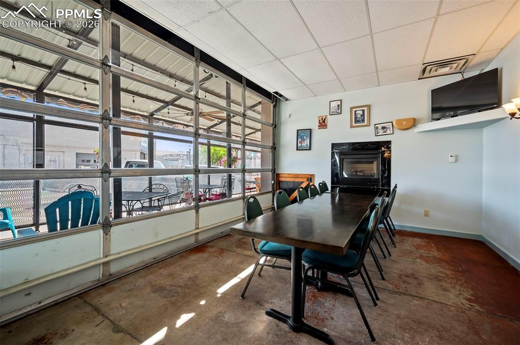 Image 28 of 41: Dining Area