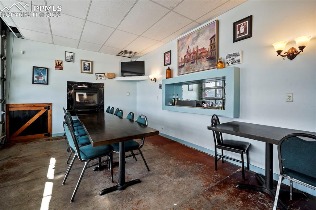 Image 29 of 41: Dining Area