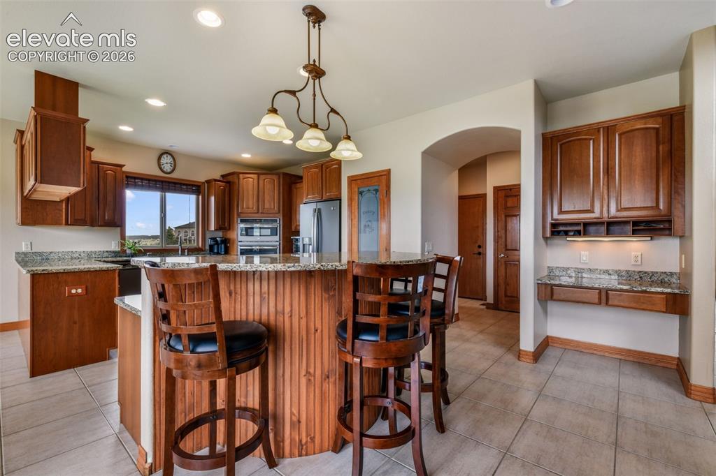 Image 10 of 50: Kitchen