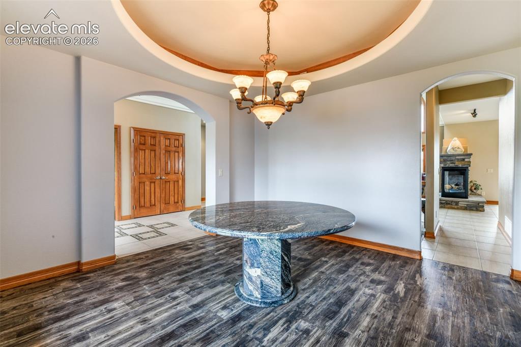 Image 20 of 50: Dining Room