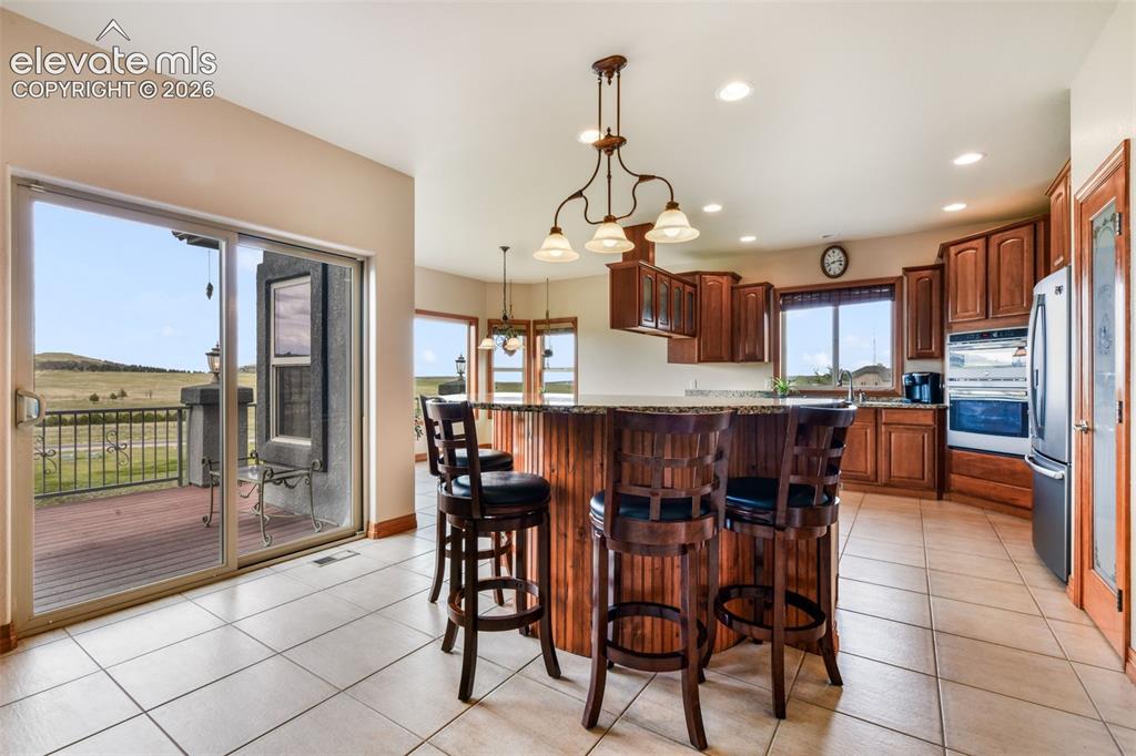 Image 9 of 50: Kitchen