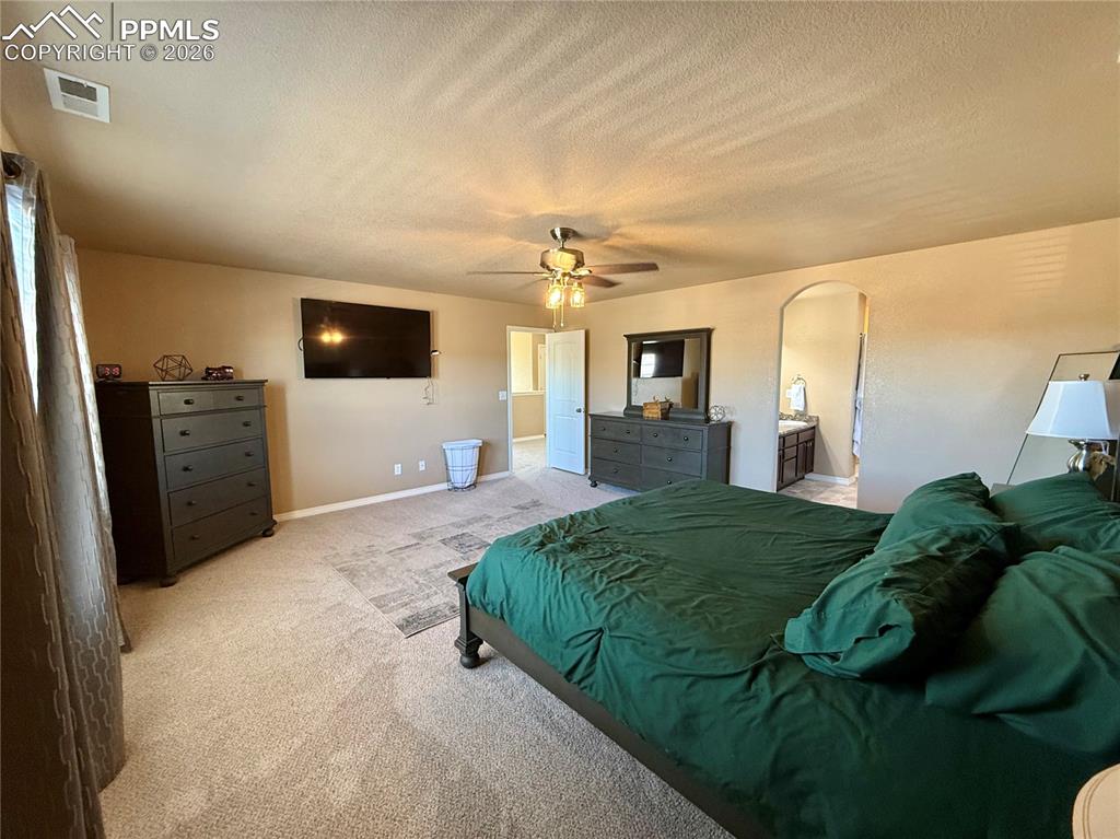 Image 10 of 30: Bedroom