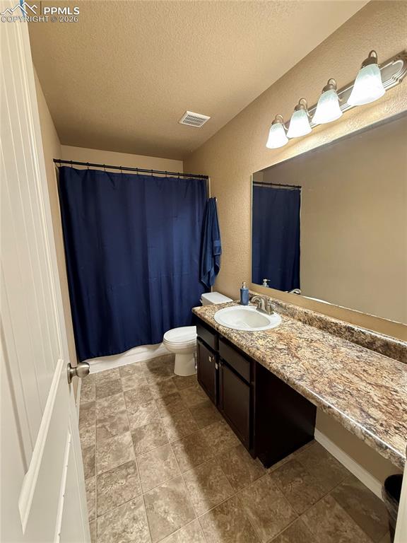 Image 19 of 30: Upper Bathroom