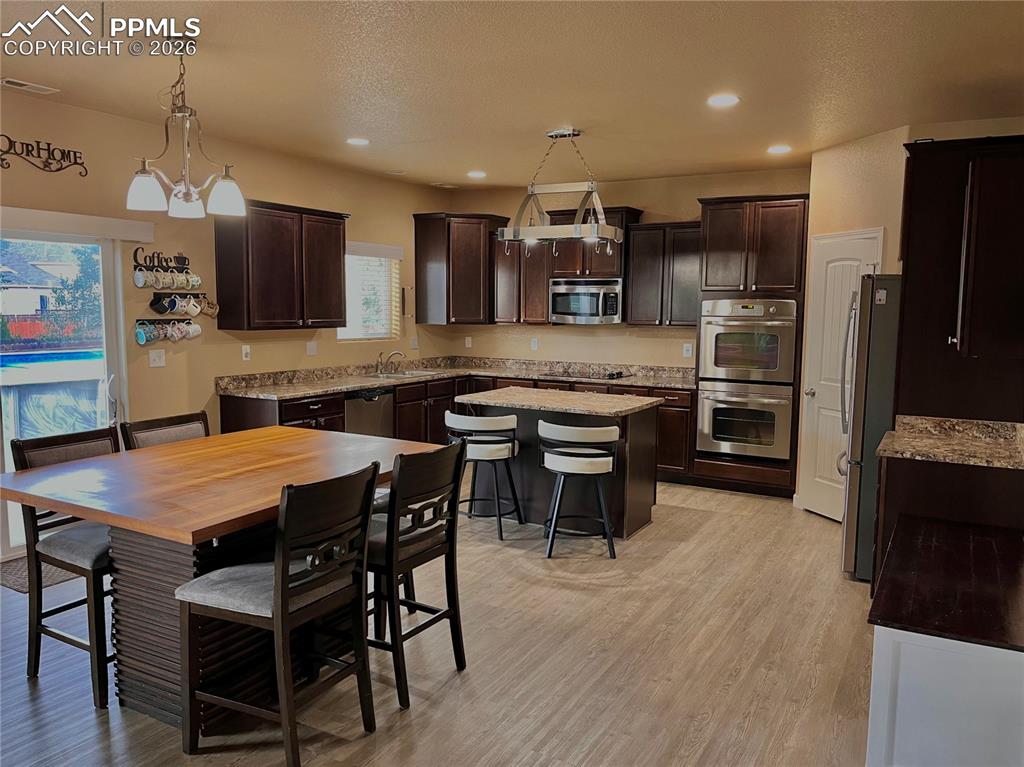 Image 4 of 30: Kitchen