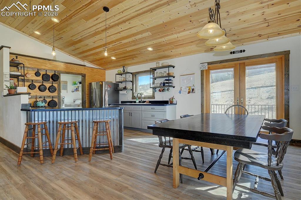 Image 12 of 49: Kitchen