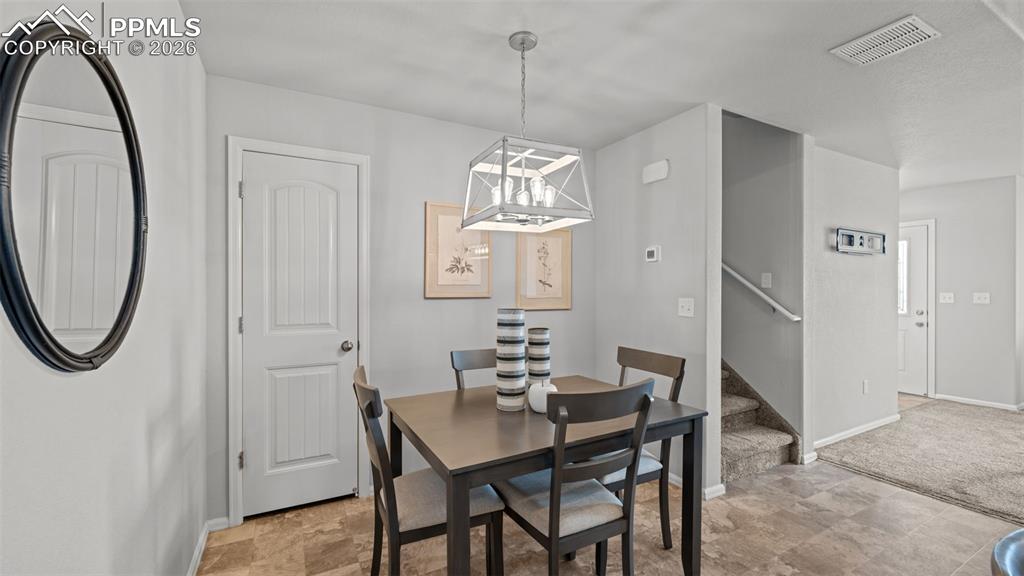 Image 17 of 43: Dining Area