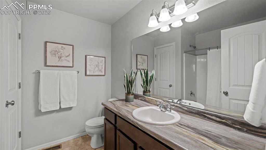 Image 26 of 43: Bathroom