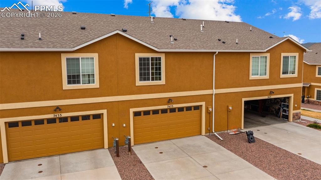 Image 33 of 43: Garage