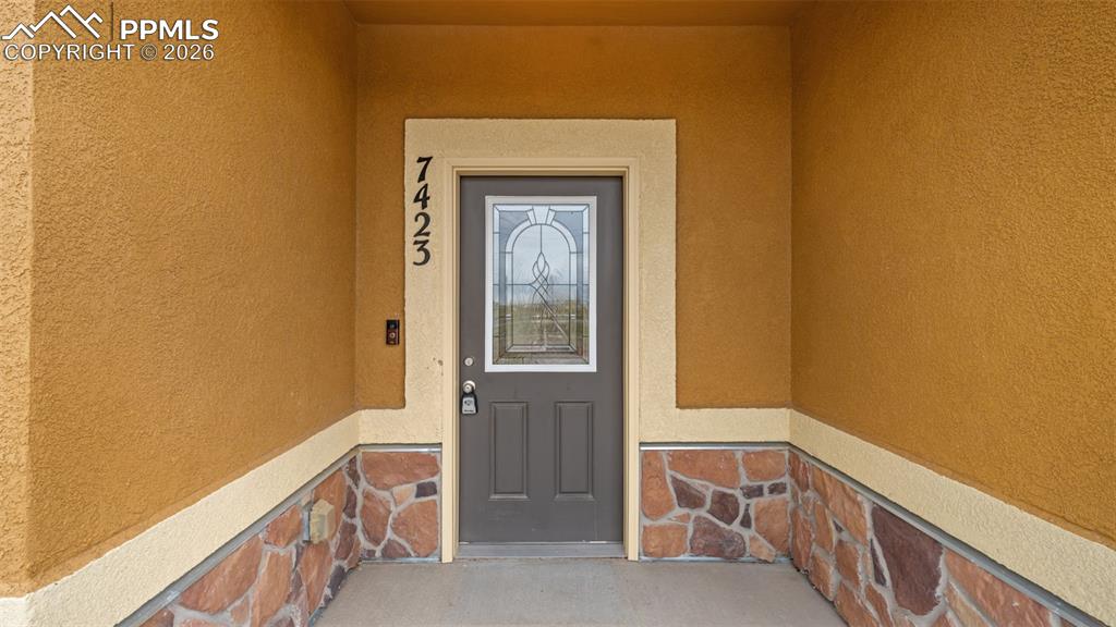 Image 4 of 43: Entry