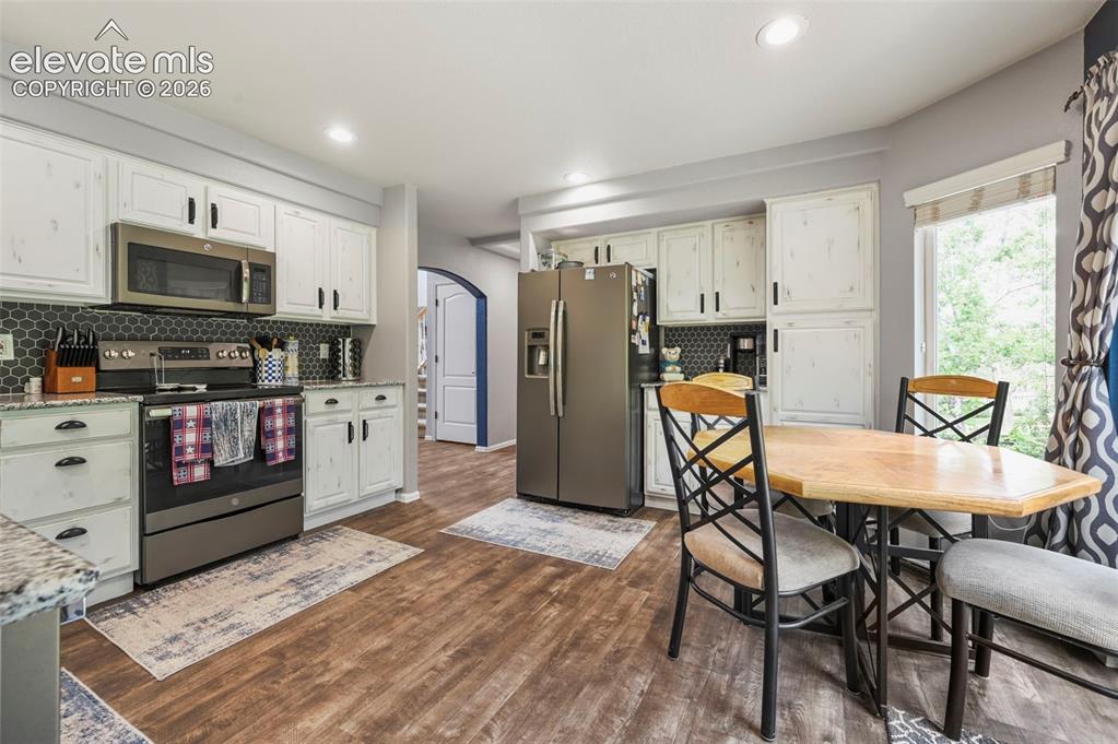 Image 11 of 39: Kitchen