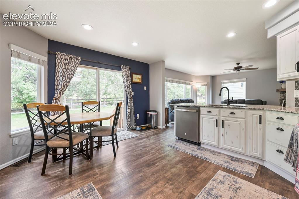 Image 9 of 39: Kitchen