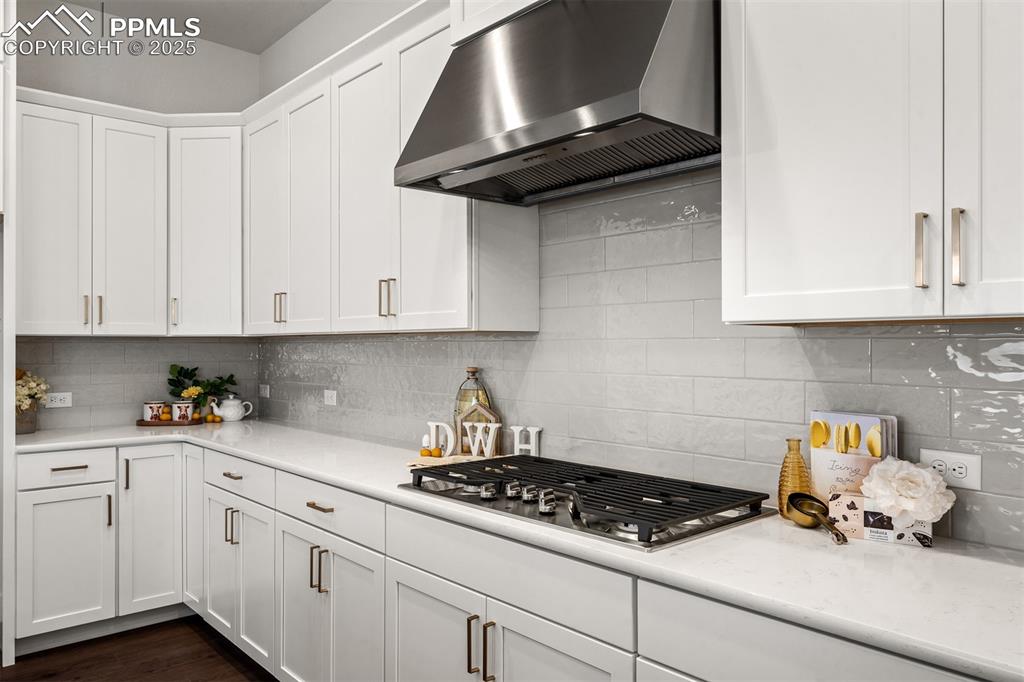 Image 11 of 40: Kitchen