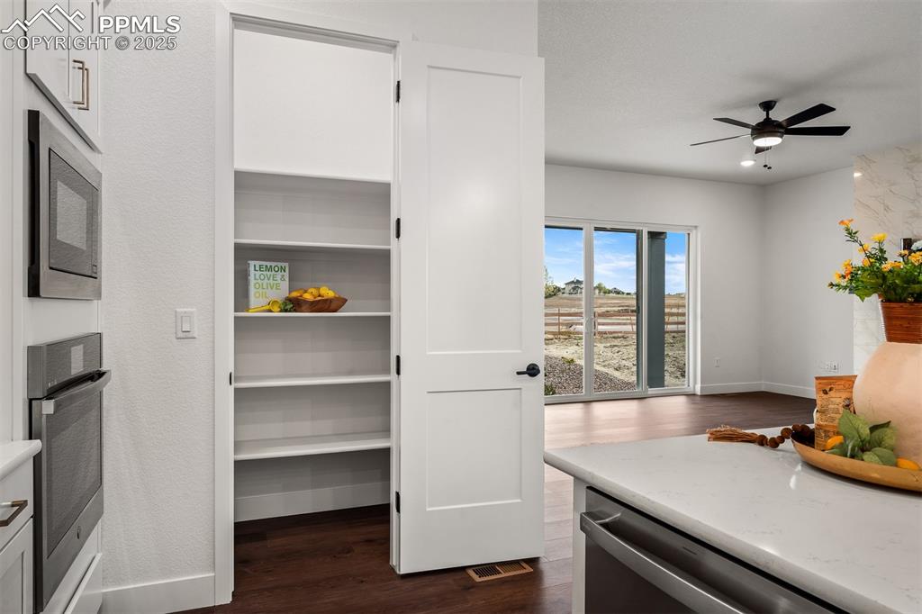 Image 13 of 40: Kitchen