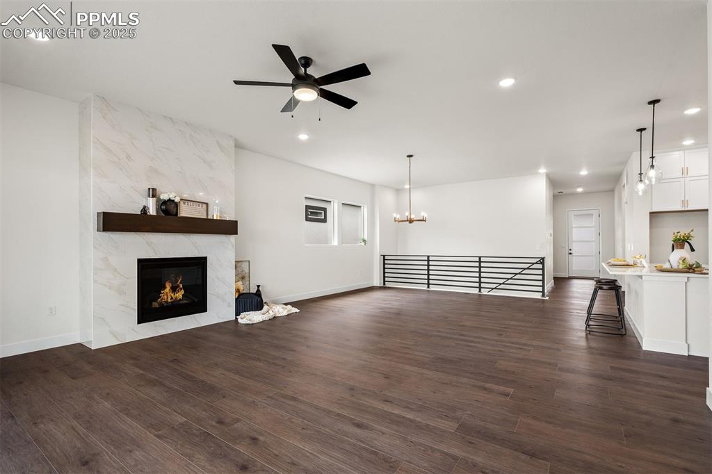 Image 16 of 40: Living Room